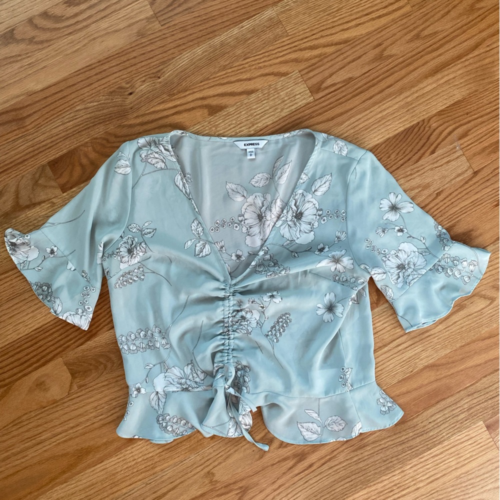 Express ruffle sleeve floral crop